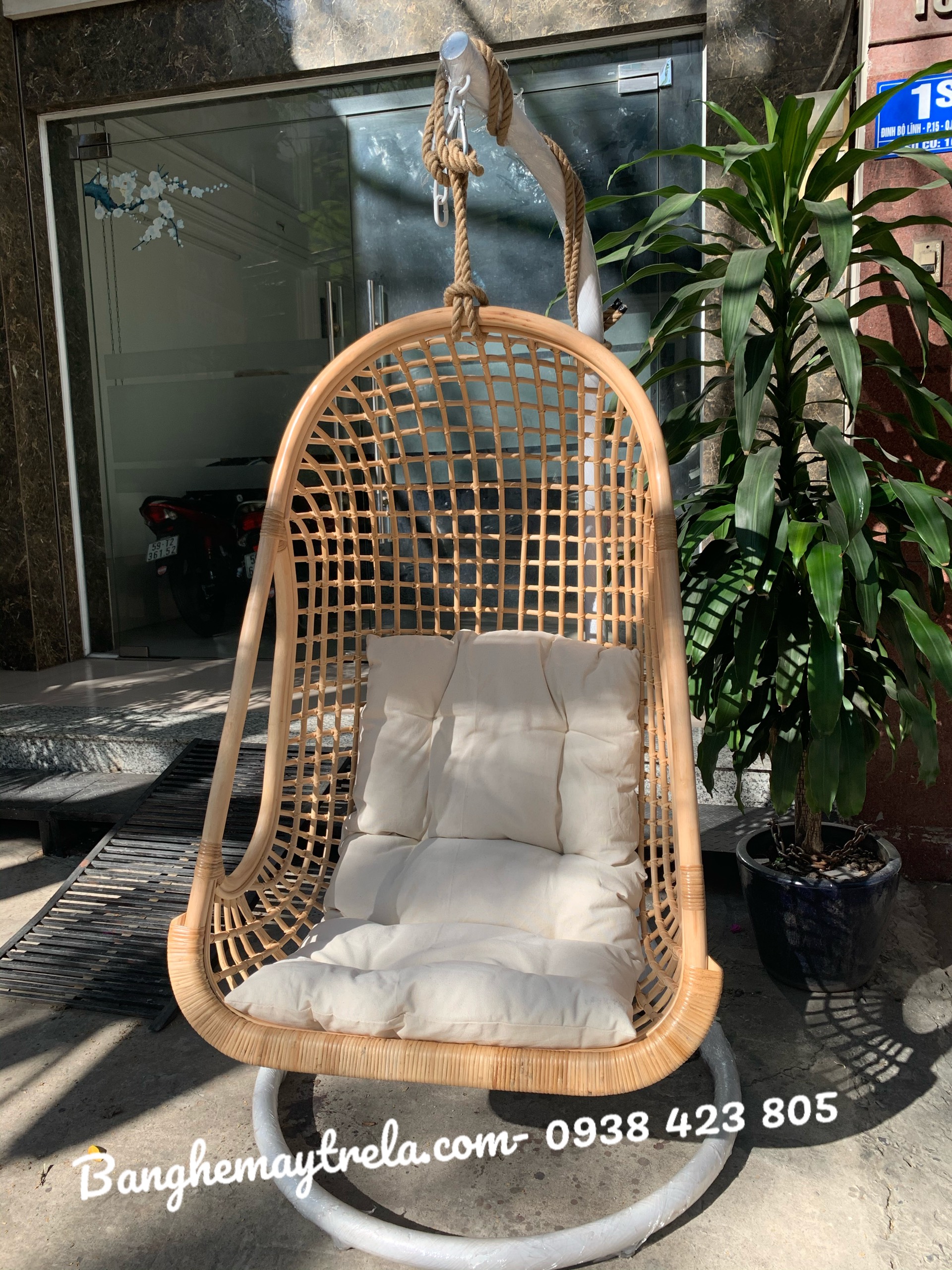 Ghế xích đu caro mây tự nhiên